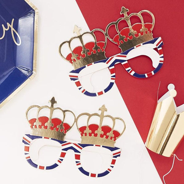 Throwing a Royal Wedding Street Party - ThatPerfectPartyCo Photo Props