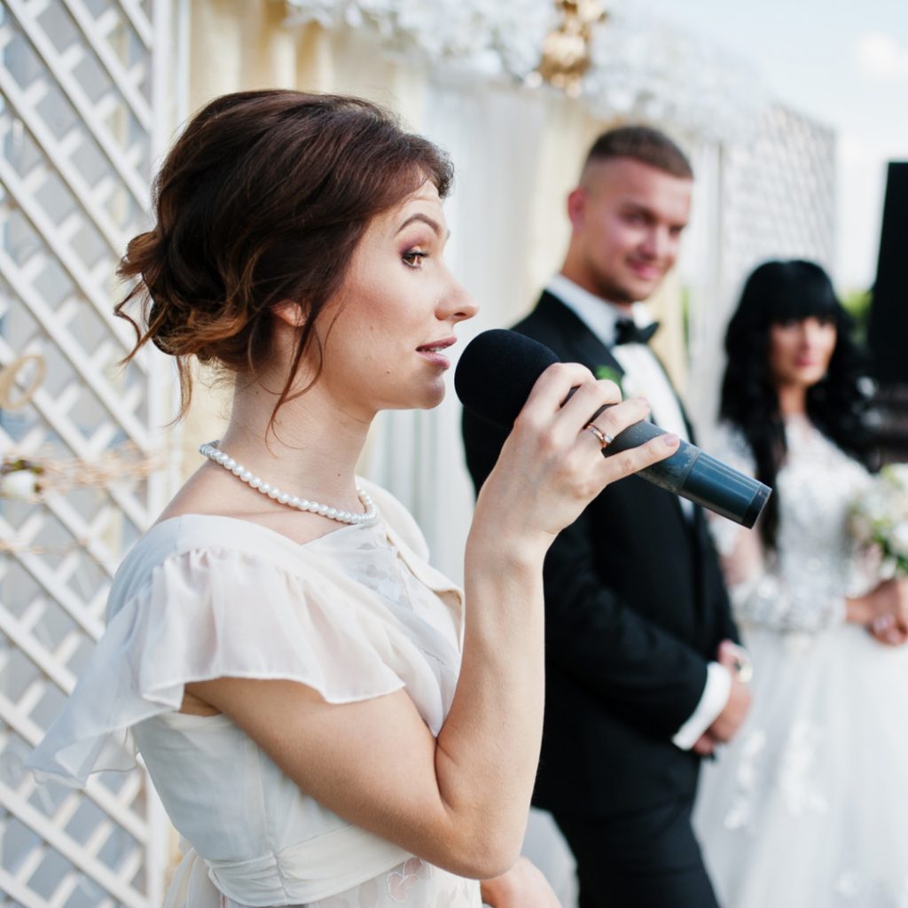 Who Usually Gives Speeches at a Wedding?